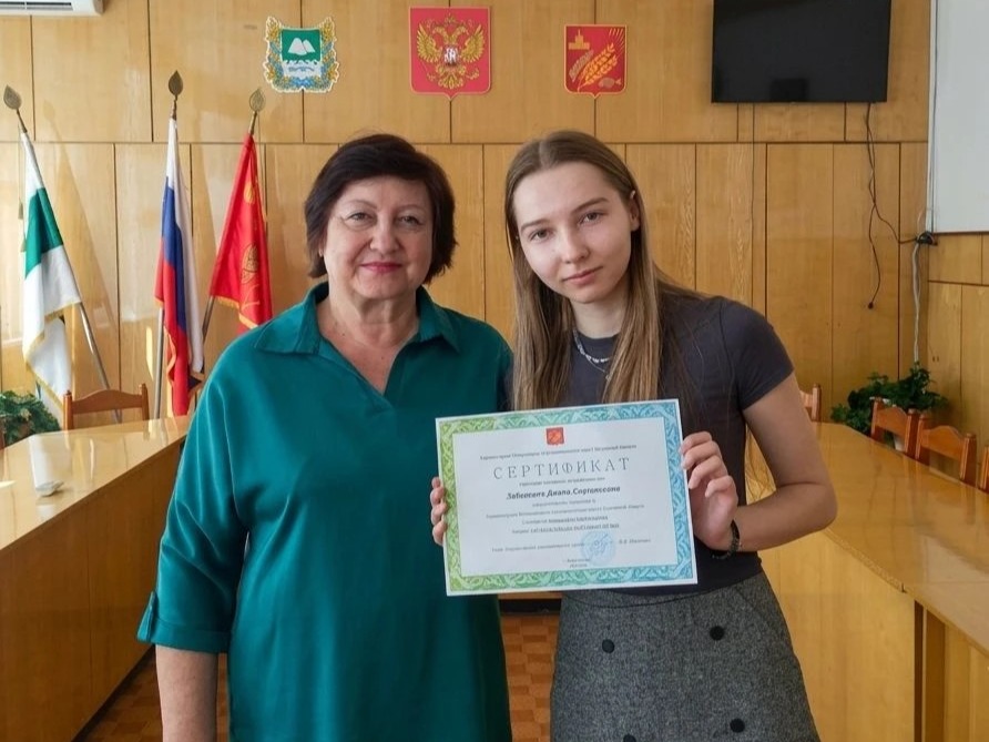 Практика и стажировка в Администрации Мокроусовского округа.